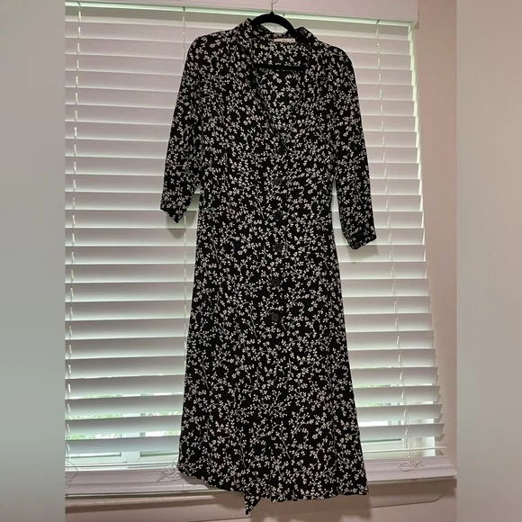 MNG CASUAL floral black and white dress. MNG CASUAL floral black and white dress.